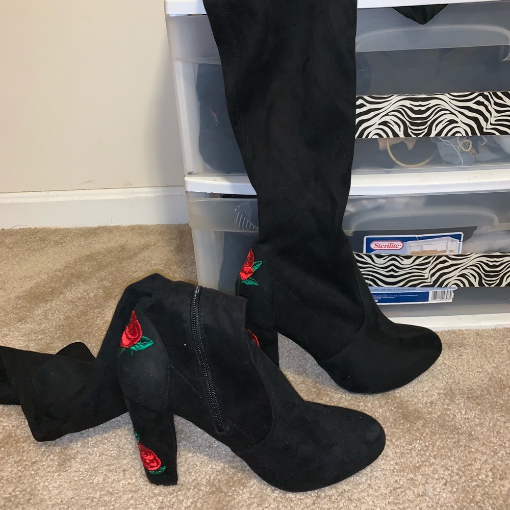 Flower black over the knee boots